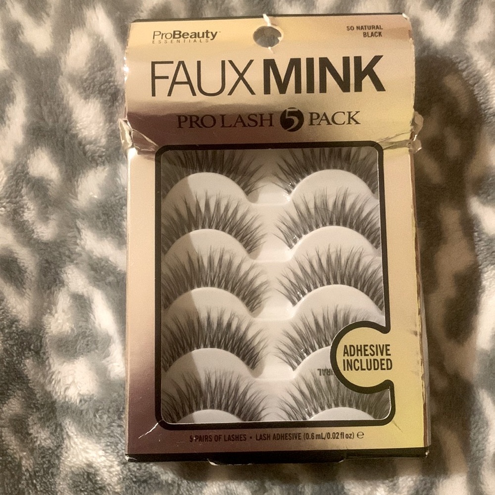 eyelashes